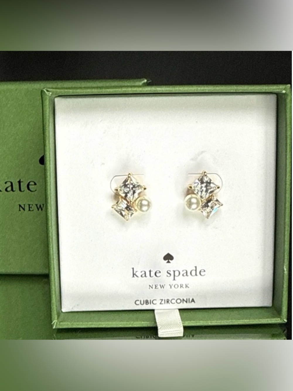 NWT KATE SPADE VICTORIA CLUSTER GOLD TONE STUD EARRINGS